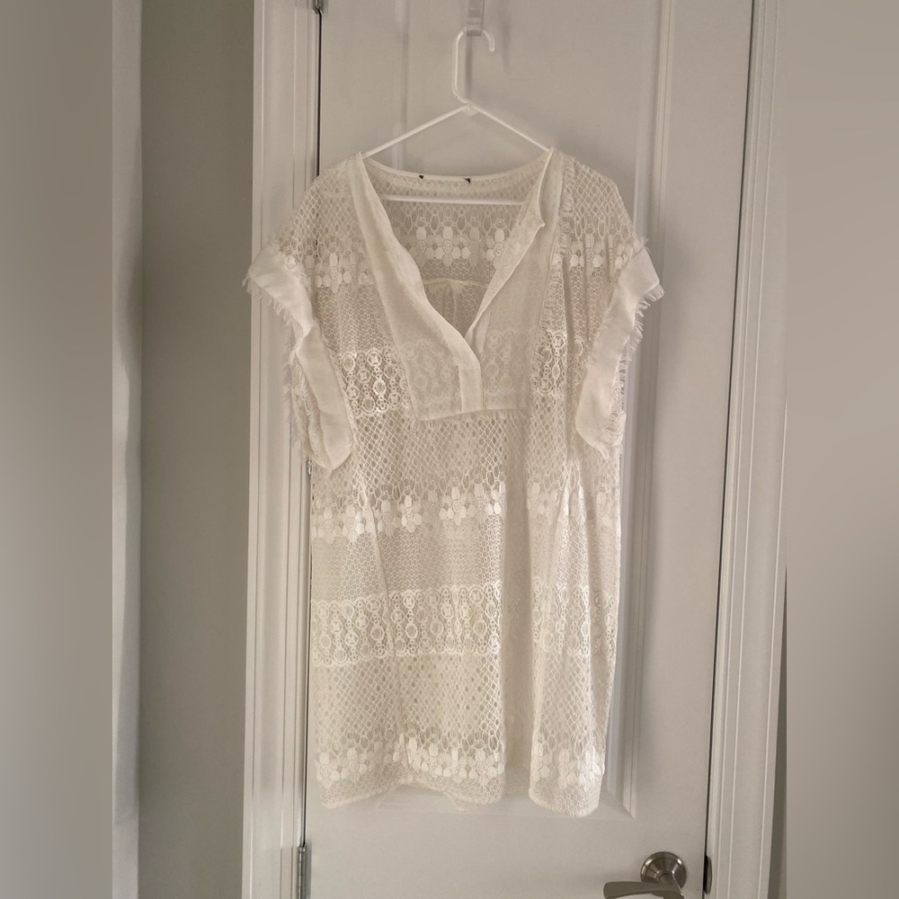 BCBG White Lace Coverup SZ Med Tag Missing See Pics Measurements Super Cute